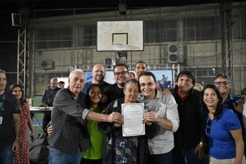 Entrega de escrituras marca avanços na regularização fundiária na capital