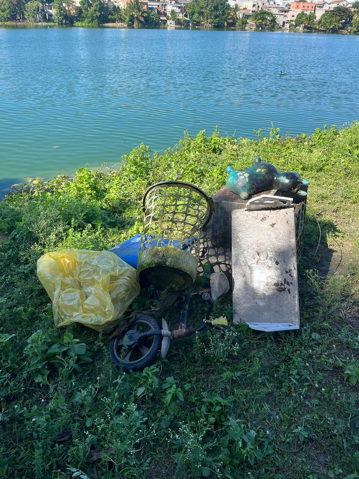 Exposição de itens retirados da Lagoa do Interlagos marca o Dia Mundial do Meio Ambiente