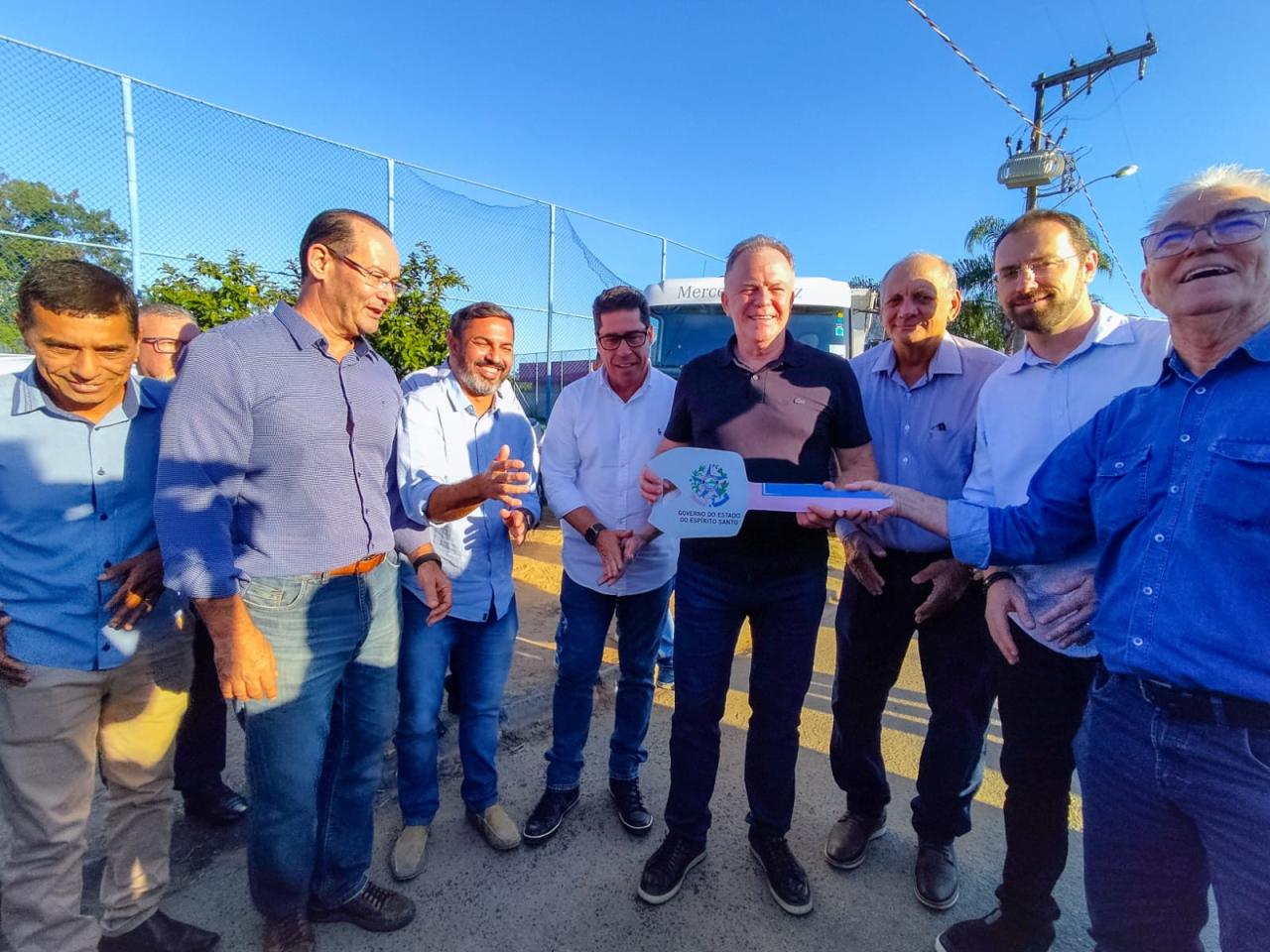 Município adquire motoniveladora com apoio do Estado