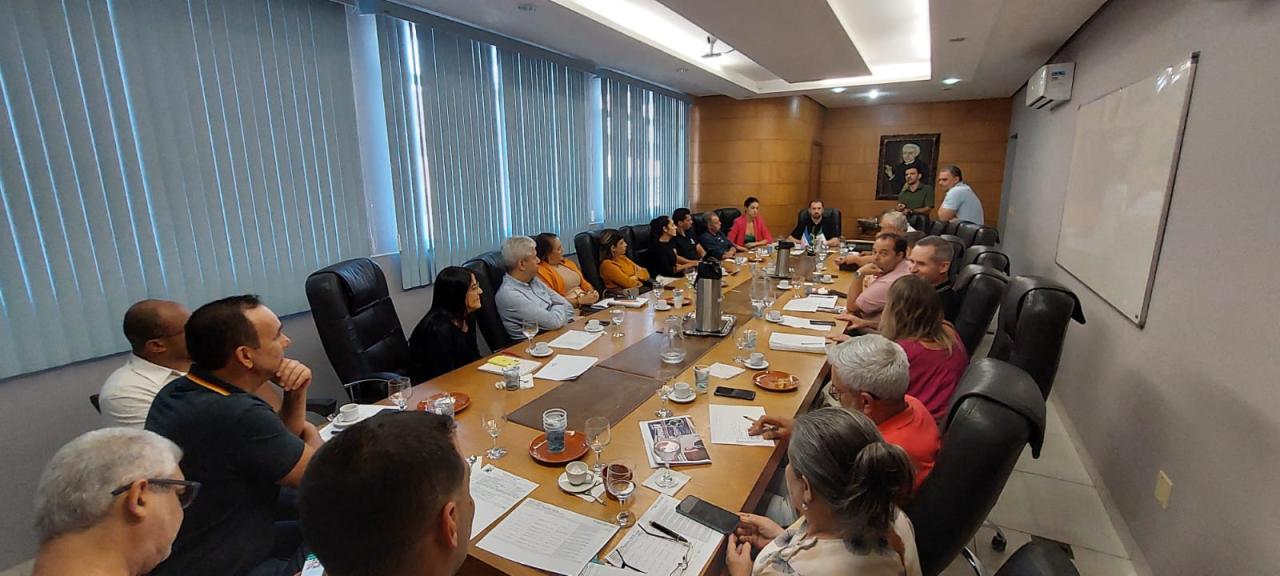 Petri reúne equipe para discutir sobre ações da gestão