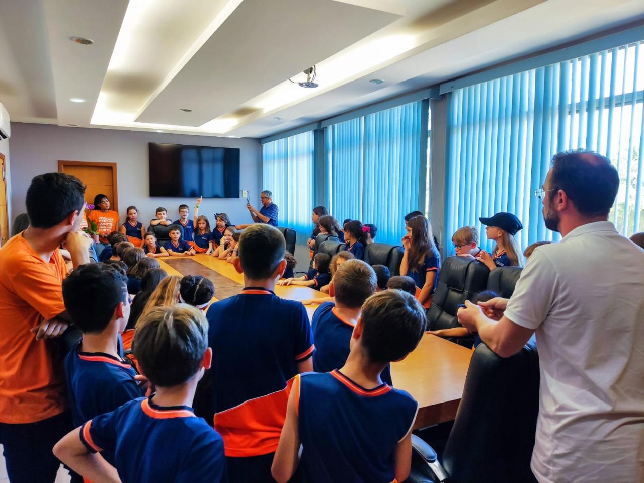 Prefeito recebe visita de estudantes de Marechal Floriano