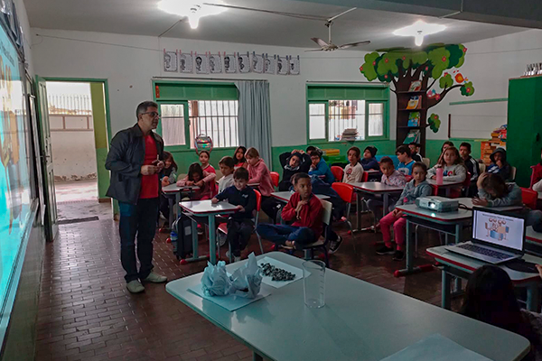 Prefeitura realiza palestra sobre Empreendedorismo, Trabalho e Consumo na Escola Municipal Abrahão Saleme