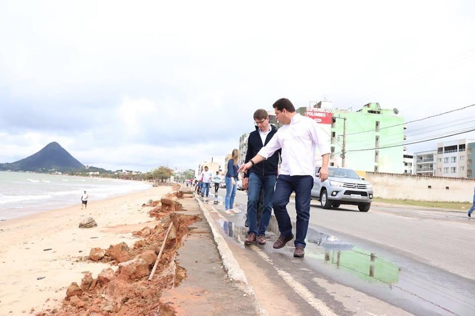 Presidente da Assembleia visita obras da orla e contorno de Piúma