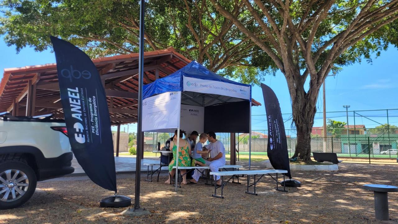Tenda Itinerante da EDP oferece troca gratuita de lâmpadas por modelo mais eficiente à população de Serra e Cariacica