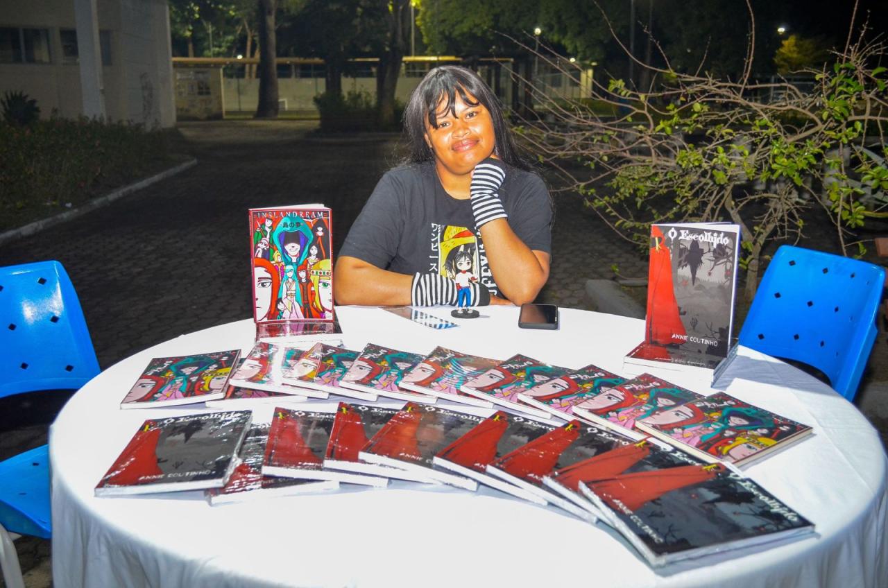Trabalhadora rural faz pré-lançamento de livro no aniversário da biblioteca pública municipal de Linhares