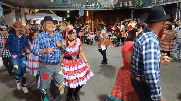 Arraiá reúne idosos de Anchieta e Marataízes