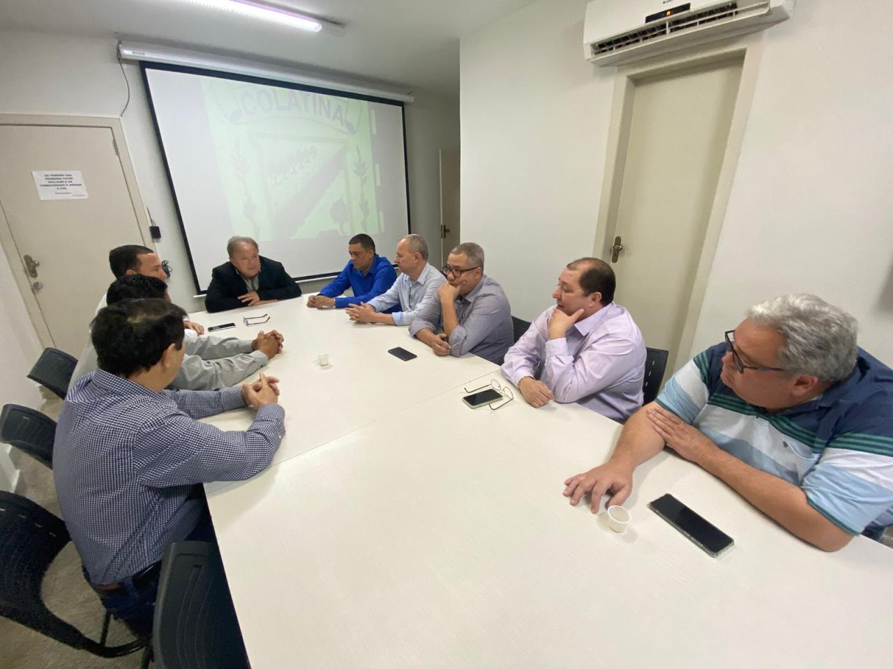 Prefeitura apresenta plano de carreira para servidores do SANEAR