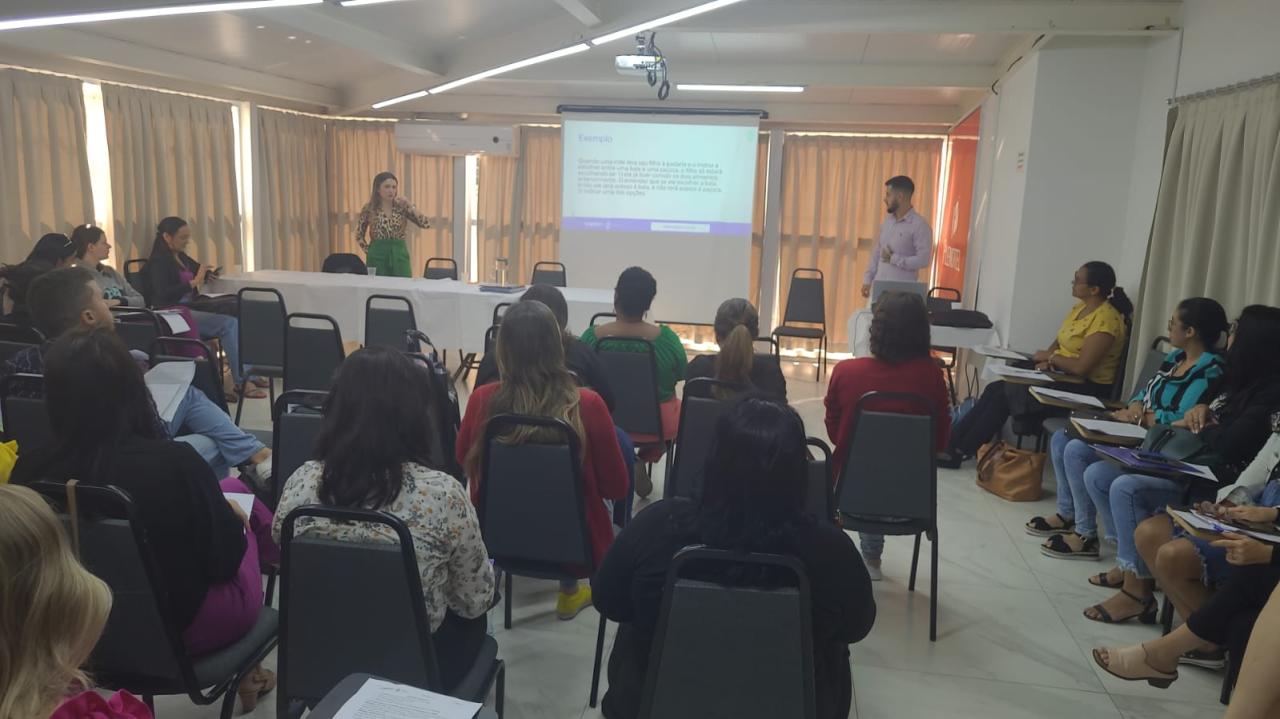 Profissionais da educação fazem curso para aplicação do método ABA