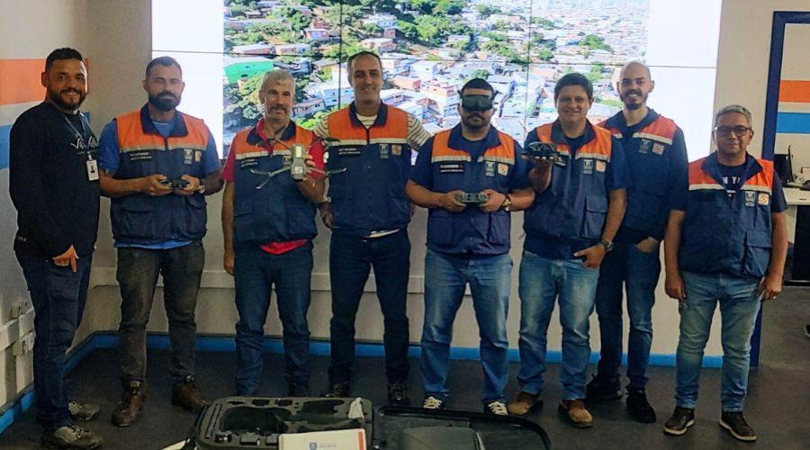 Servidores da Defesa Civil recebem instrução para uso de drone