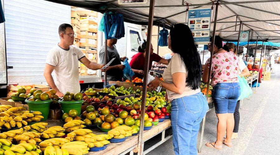 Feirantes recebem orientações de prevenção a febre maculosa