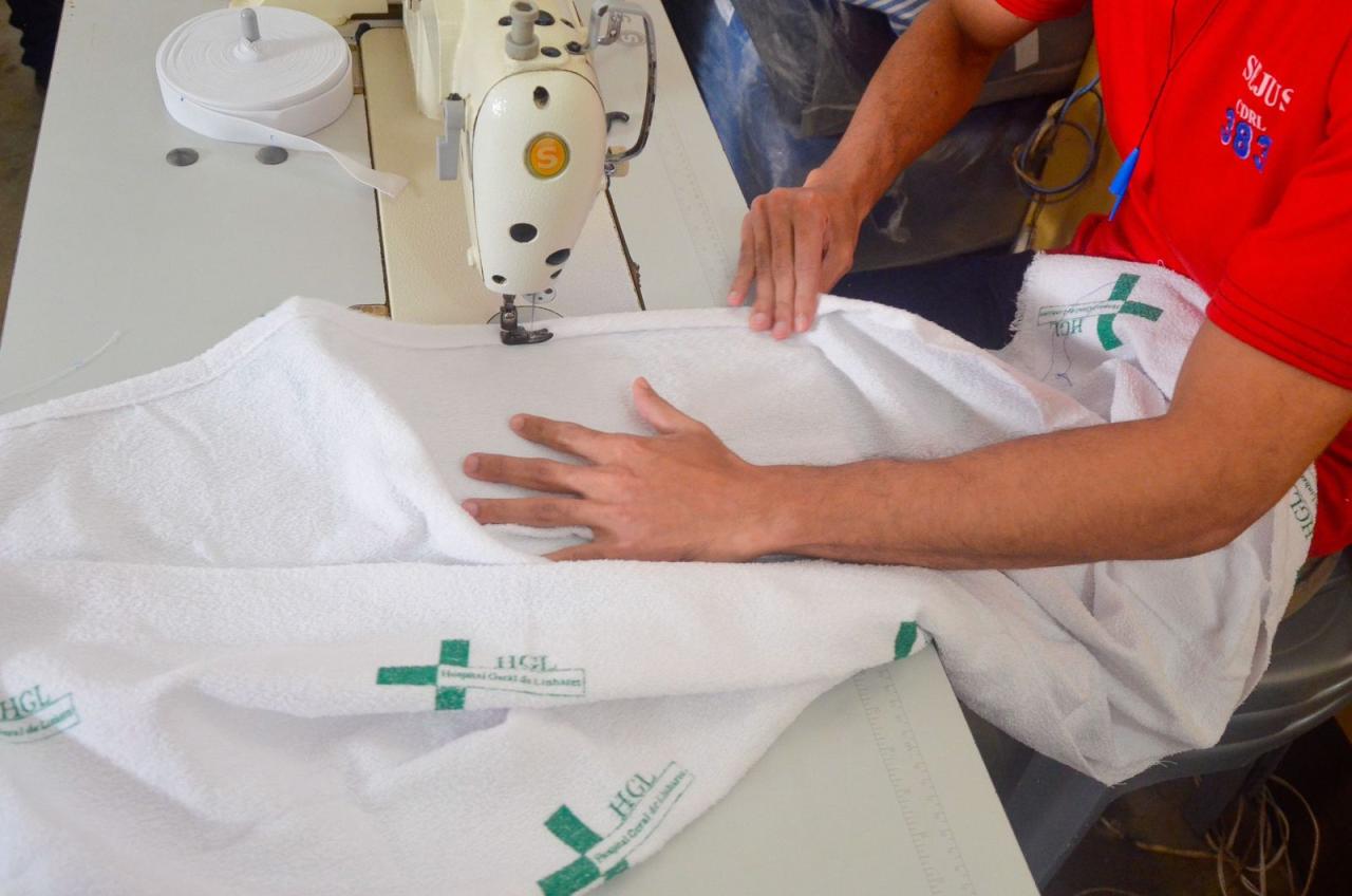 Internos de Linhares confeccionam roupas de cama e banho para HGL
