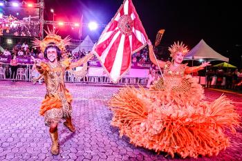 Mini desfiles do Carnaval de Vitória lotam o Tancredão no 1º dia