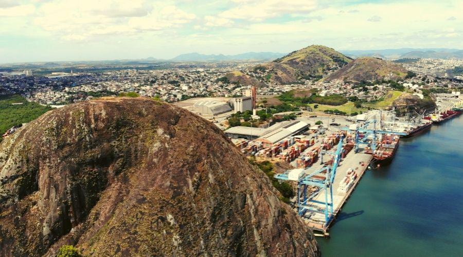 Navio chinês trazendo quase três mil carros elétricos chega a Vila Velha dia 29