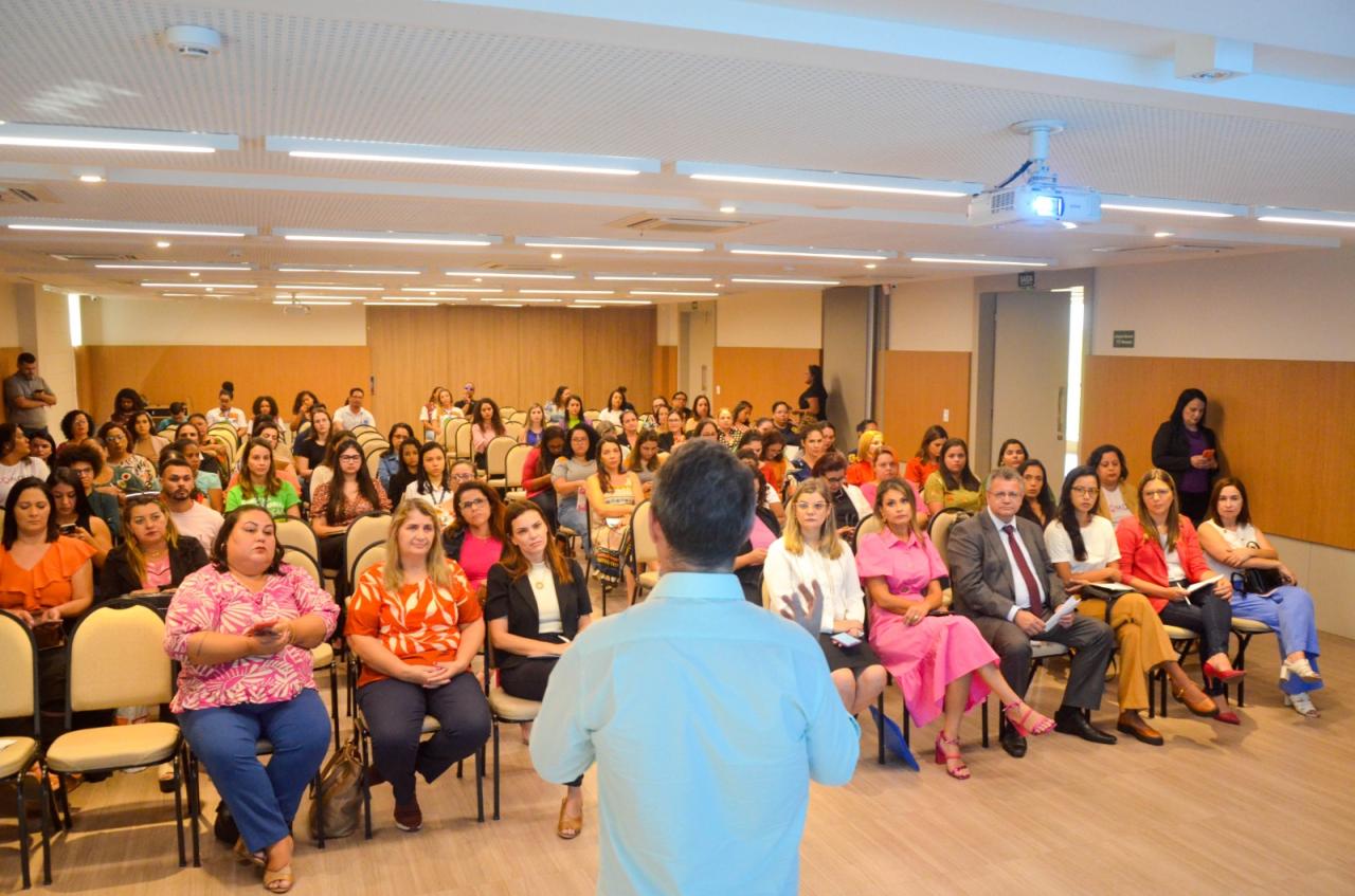 Prefeito Bruno Marianeli abre seminário que marca 17 anos da Lei Maria da Penha em Linhares