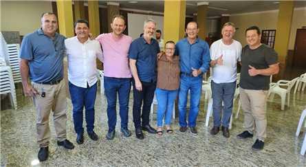 Prefeitura assina ordem serviço para novo piso do Morangão em Pedra Azul