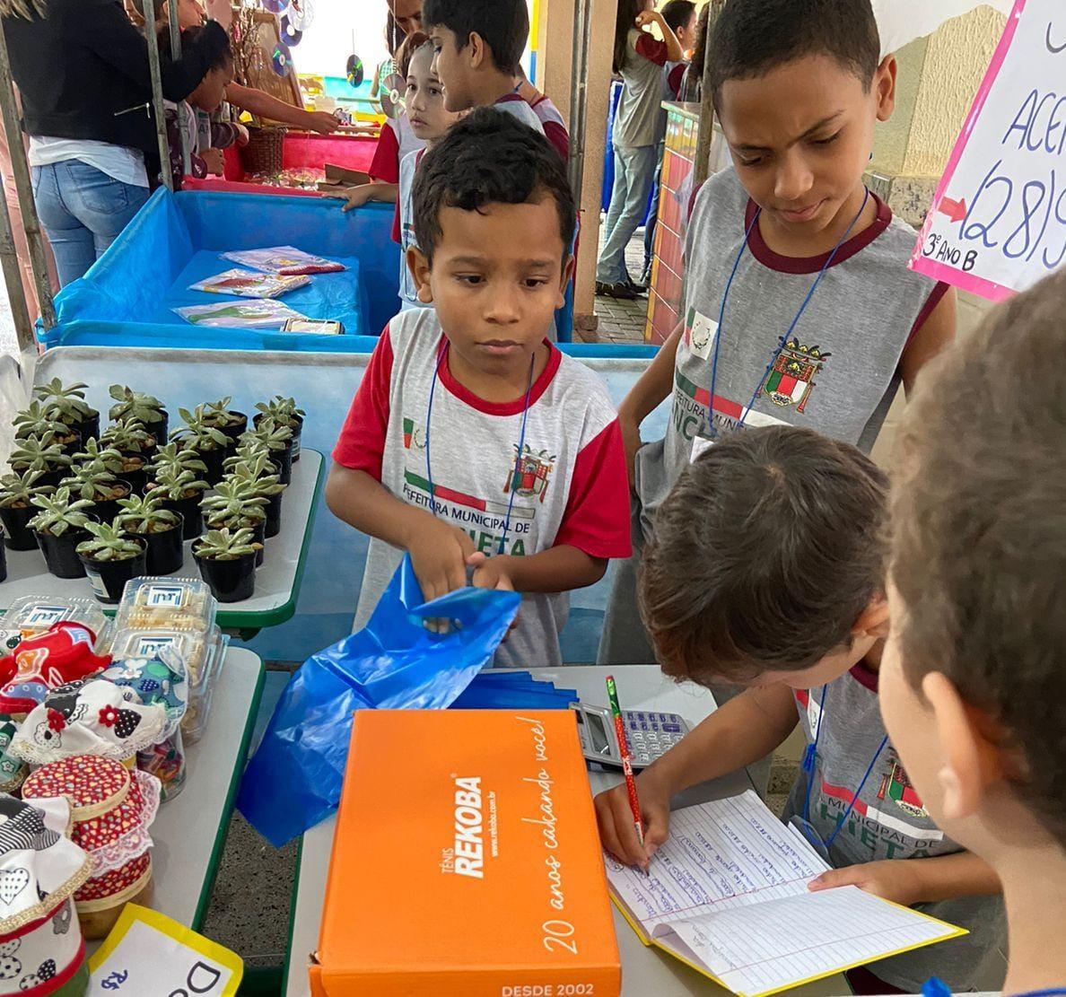 Alcides ceccon promove 1 feira do empreendedor