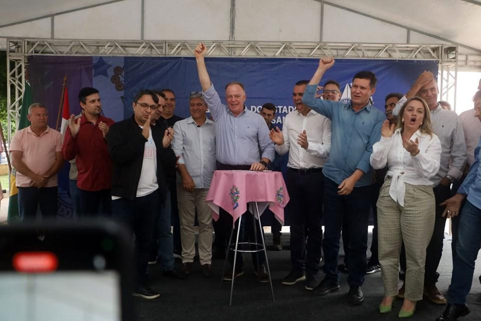 Governador entrega obras em Iúna e anuncia implantação da Rodovia ES-179