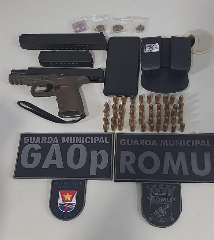 Guarda de Vitória apreende pistola israelense com criminosos em parque da cidade