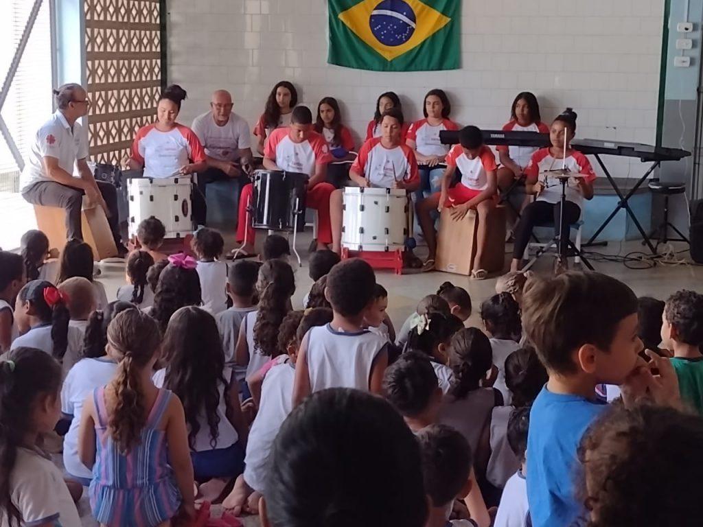 Músicas e sons são tema de projeto em escola de Educação Infantil do bairro Aviso