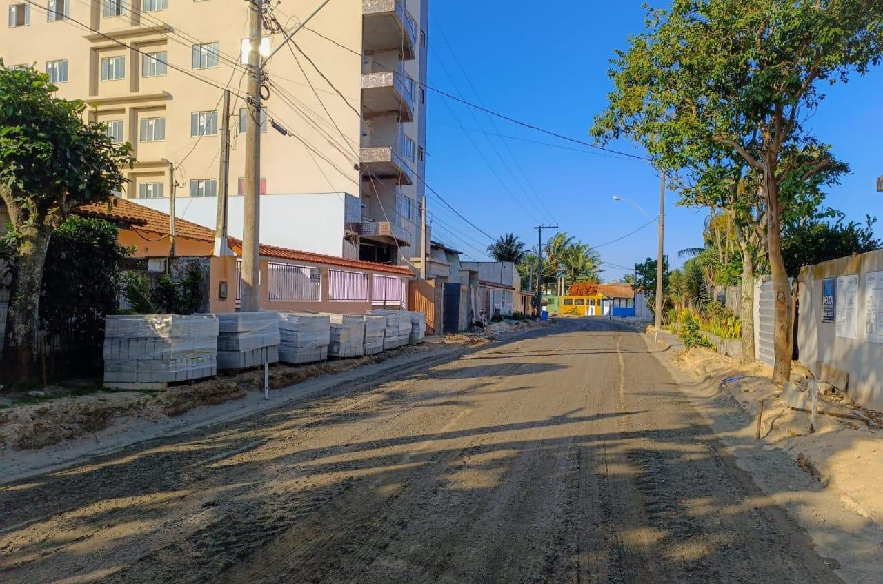Obras de drenagem e pavimentação avançam em Castelhanos