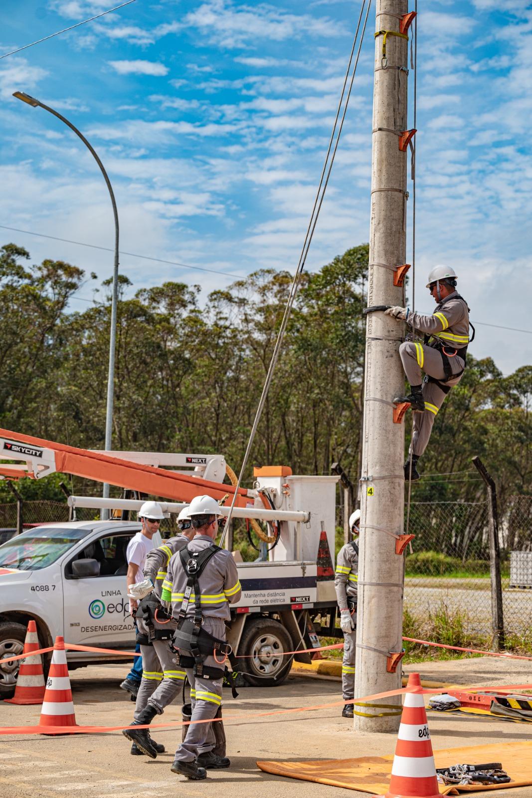 EDP realiza mutirão de melhorias técnicas na rede elétrica em Pontal do Ipiranga, em Linhares