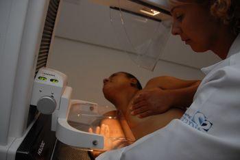Outubro Rosa: Vitória amplia em 75% oferta de mamografias em outubro