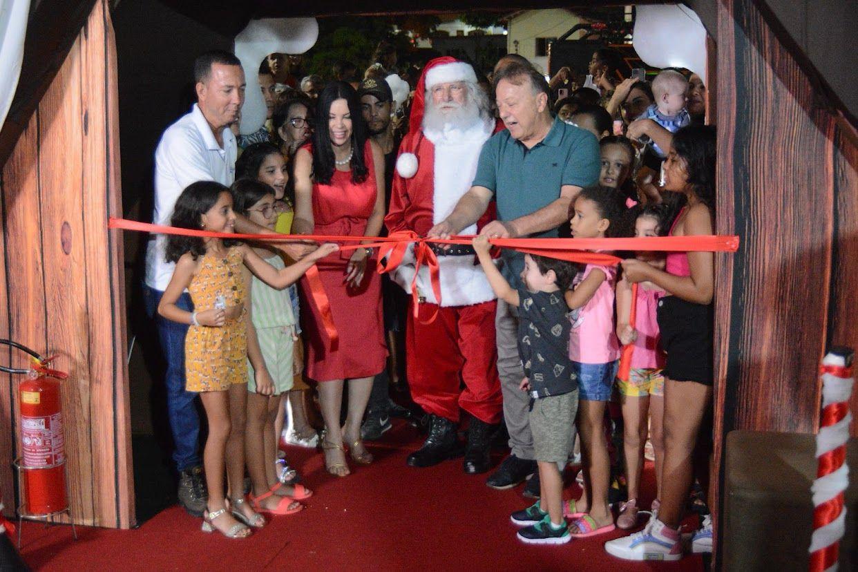 Concerto natalino e Vila de Natal encantam moradores em Colatina