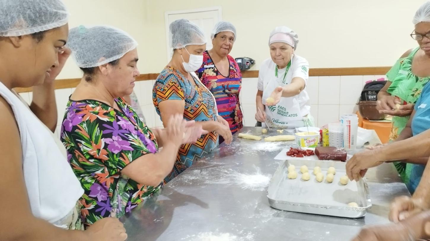 Mulheres de Limeira finalizam curso de pão e bolo