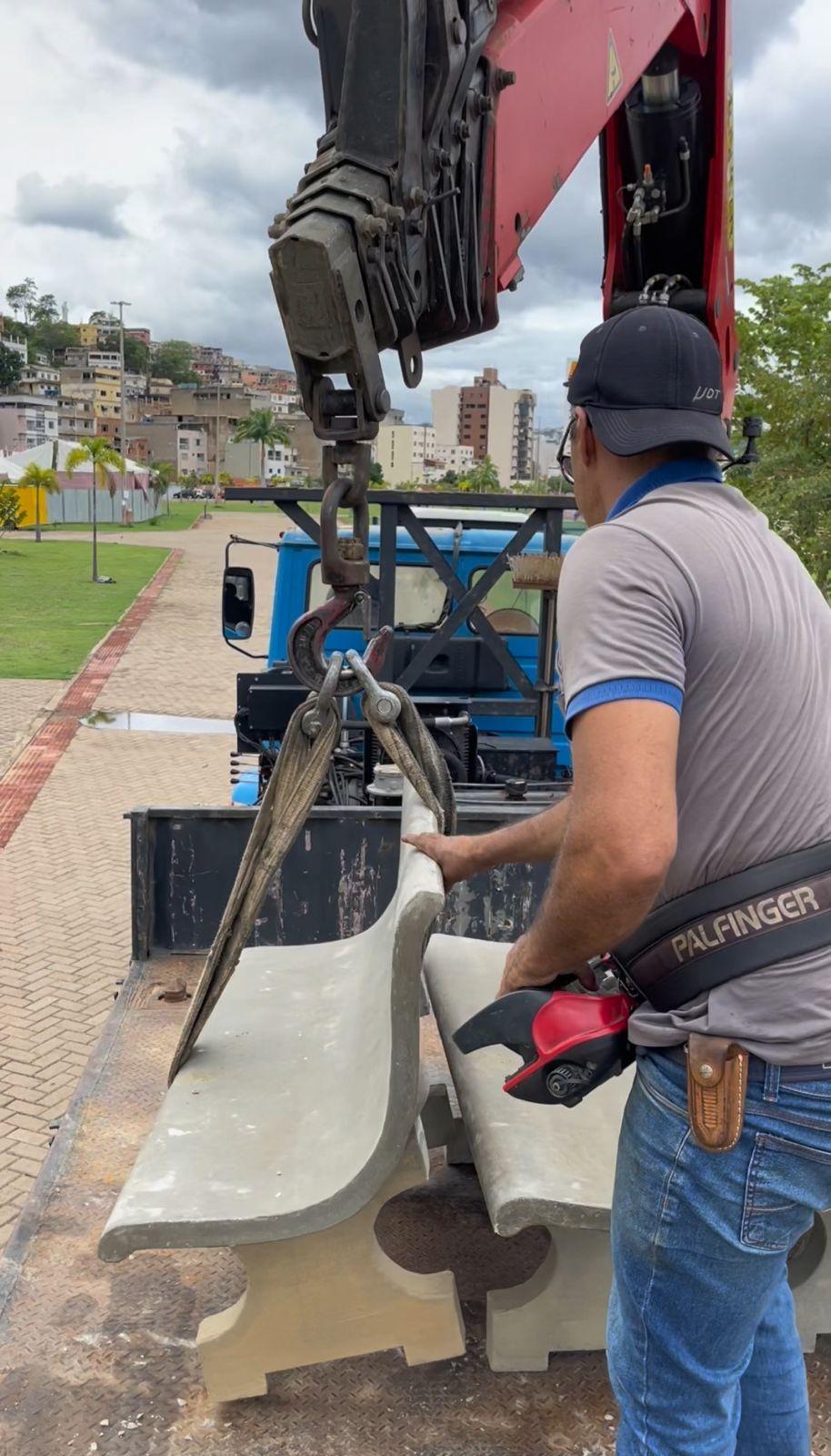 Novos bancos na Área Verde da Beira Rio
