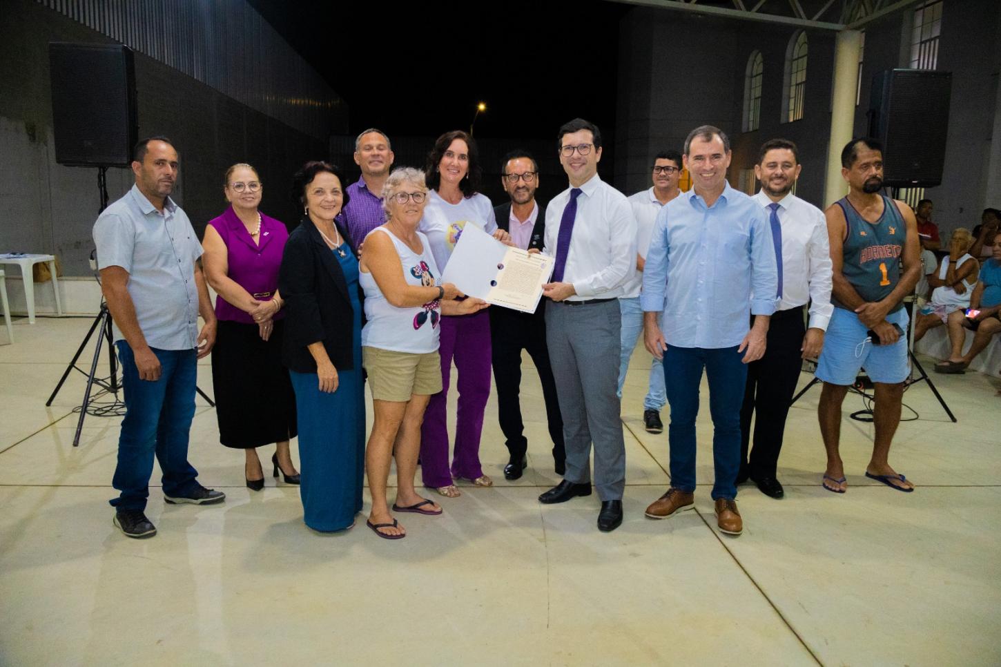 Sonhos realizados: 200 escrituras são entregues a moradores de Bebedouro