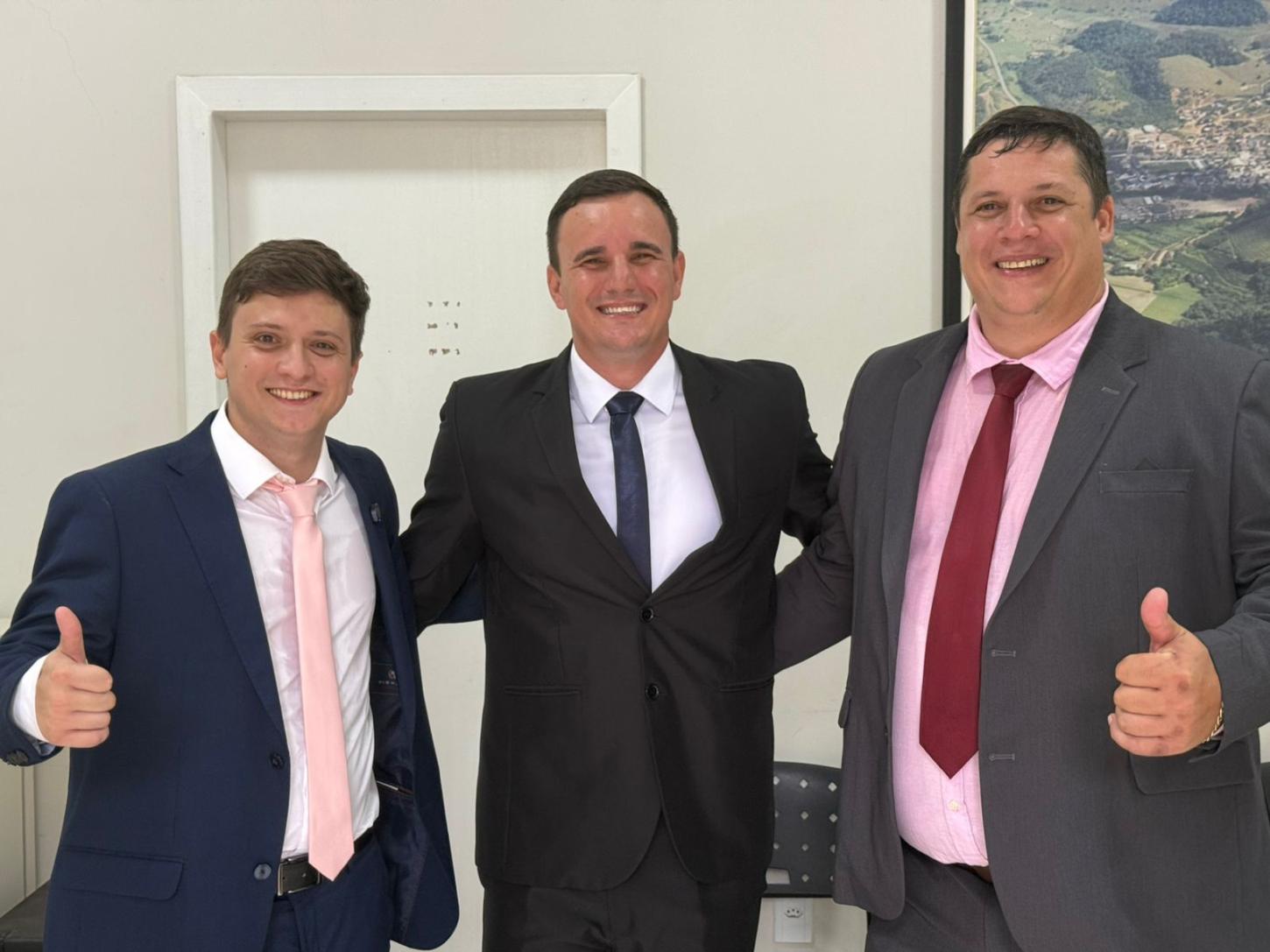 Hugo Luiz e Cleber Bianchi são empossados prefeito de vice de Alfredo Chaves