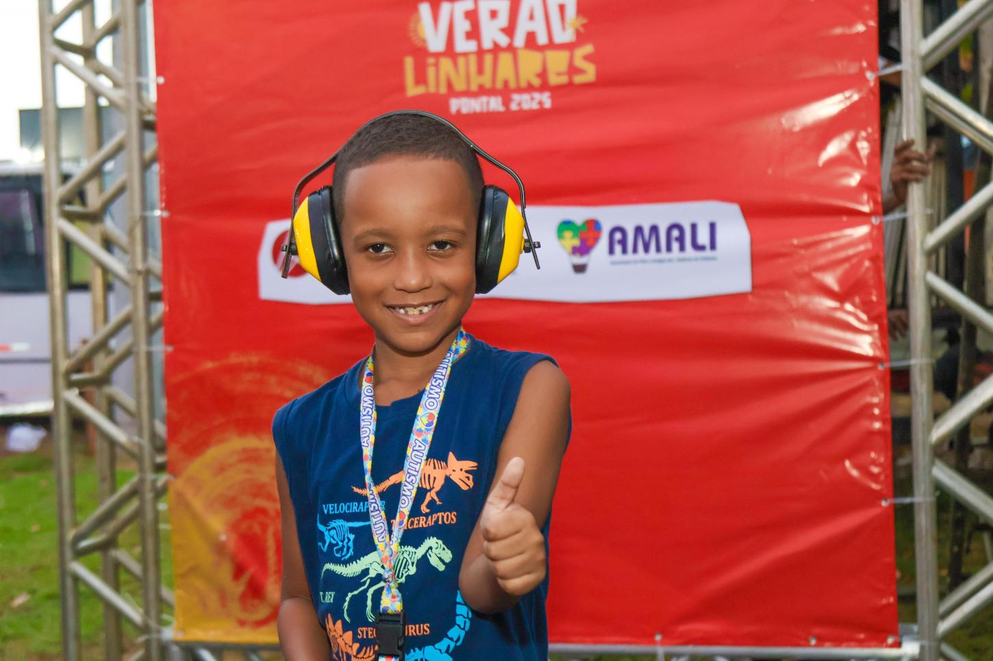 Prefeitura de Linhares distribui fones redutores de ruídos para a temporada de verão