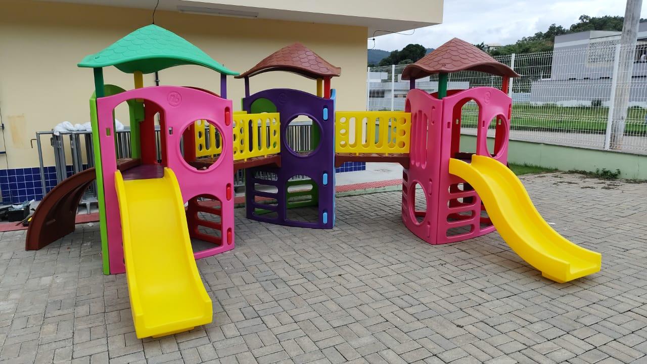 Brincadeira garantida! Escolas municipais ganham playgrounds