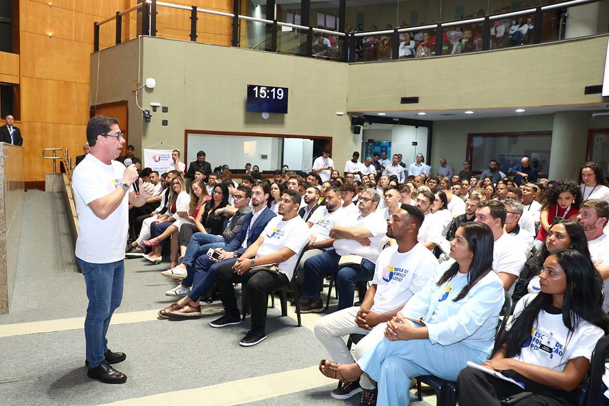 Escola de Formação Política para Jovens é destaque na Revista Veja