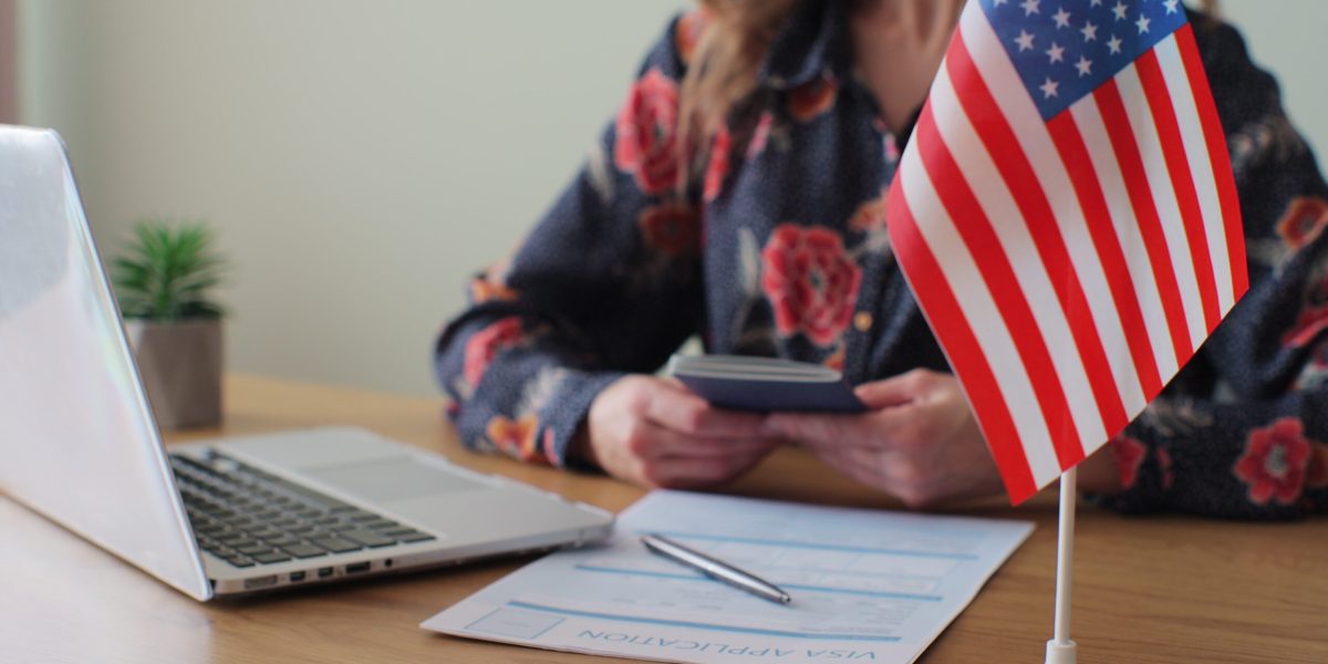 Instabilidade no Brasil acelera êxodo qualificado aos EUA
