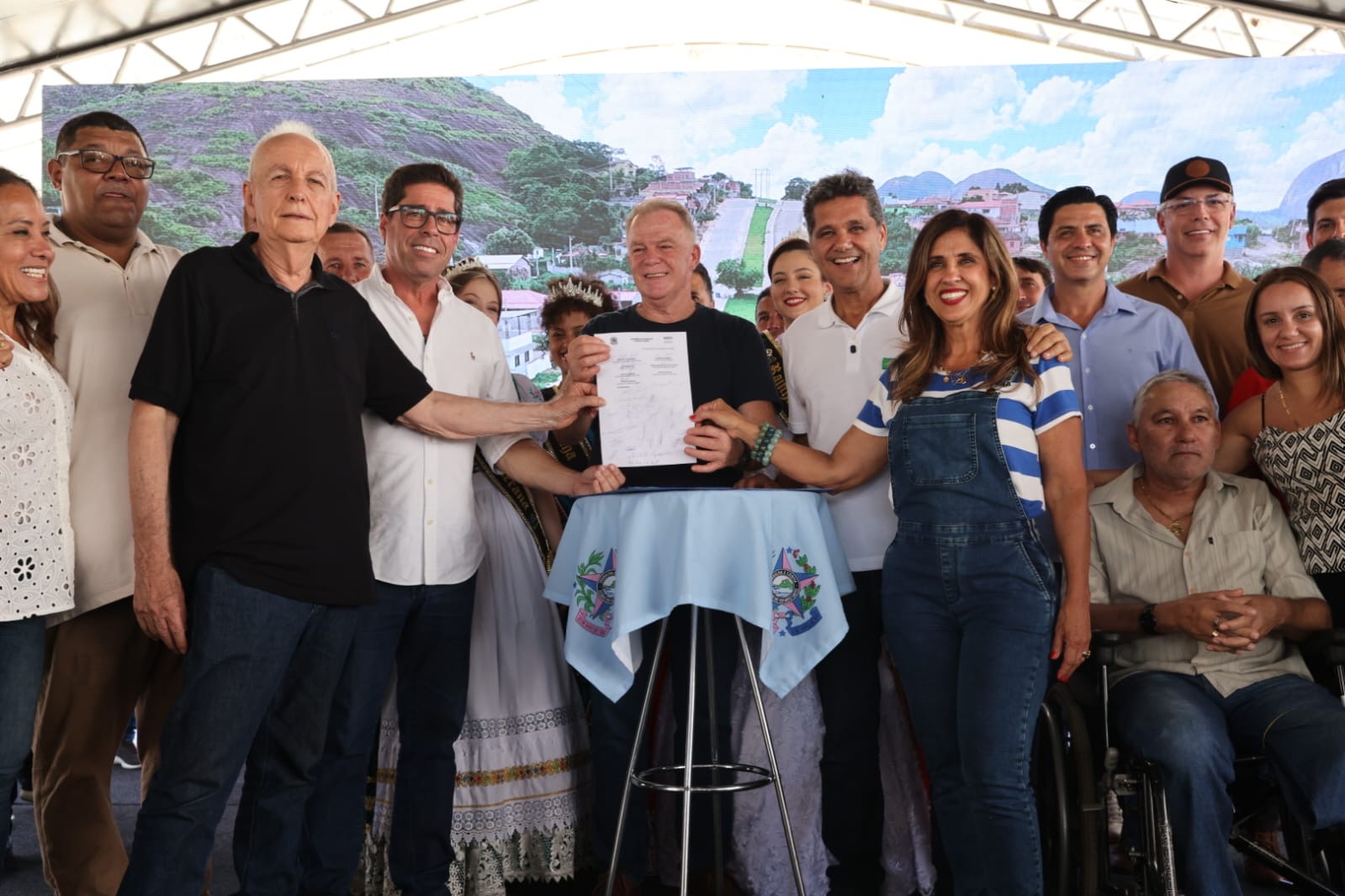 Governo do Estado amplia investimentos em Vila Pavão com obras, equipamentos e novos repasses