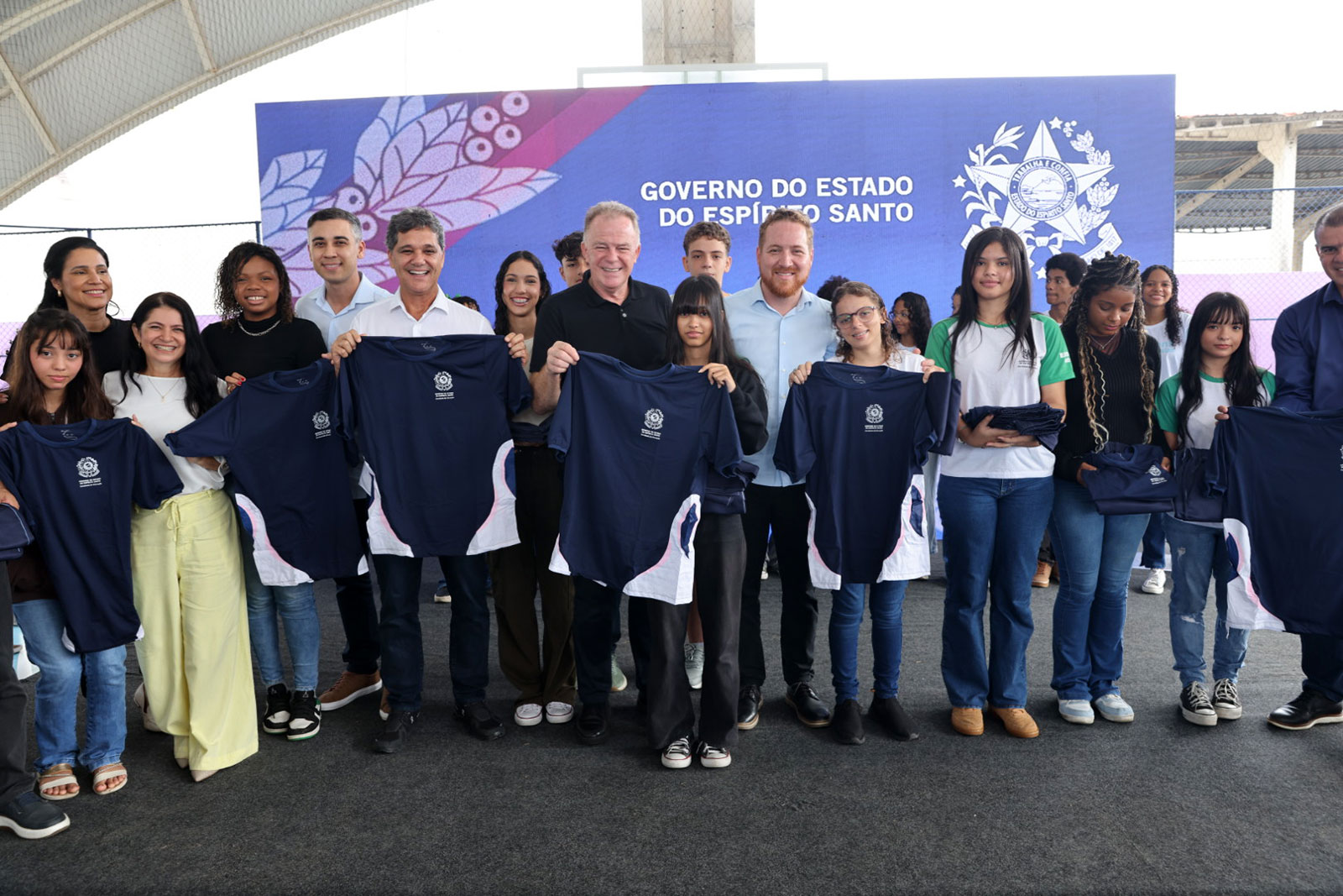 Governo do Estado recepciona estudantes da Rede no primeiro dia letivo de 2026