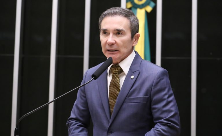 Projeto isenta desempregados e pessoas de baixa renda de taxa em concursos públicos