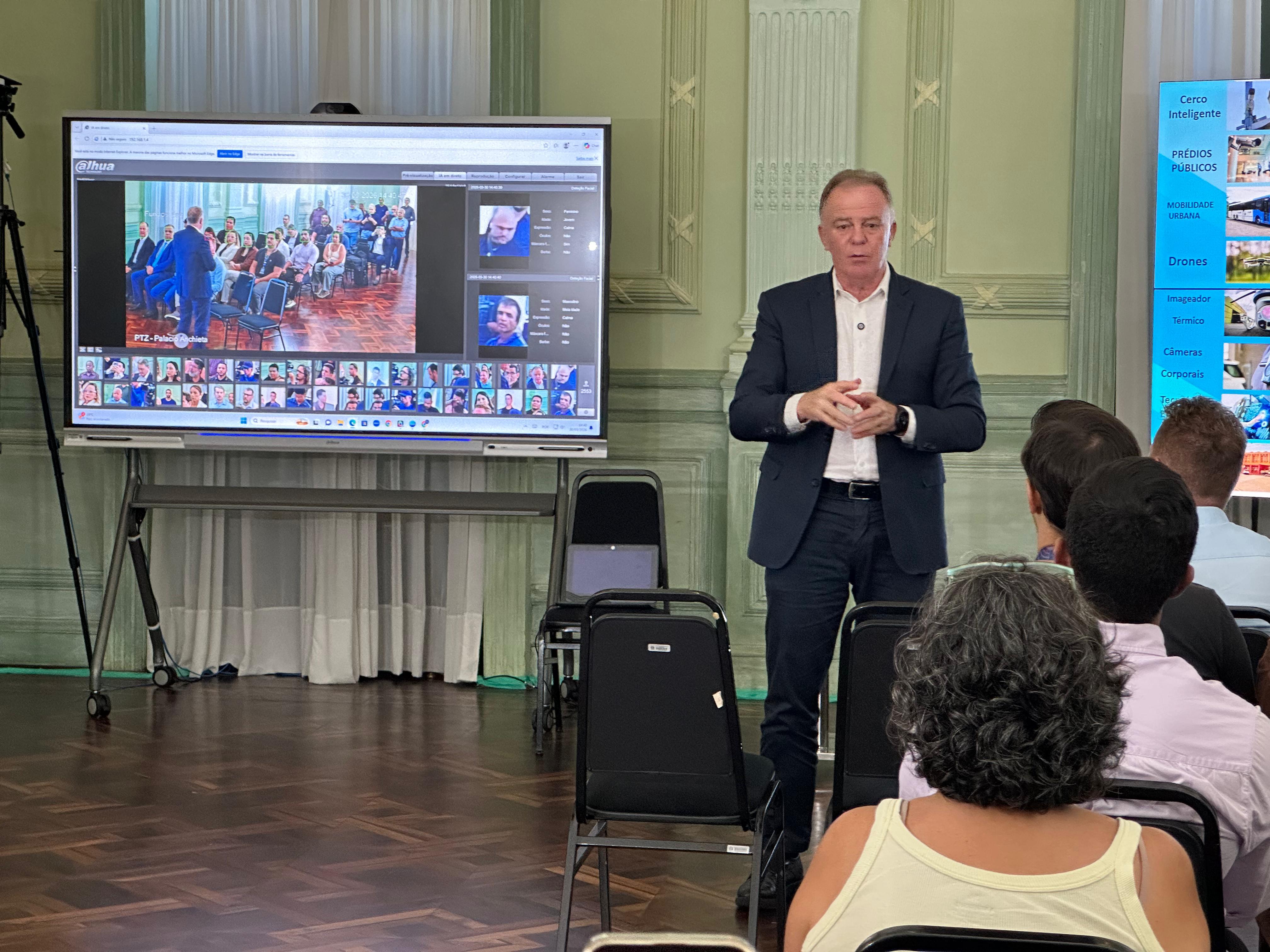 Governo do Estado apresenta implantação de telas interativas nas Escolas do Futuro
