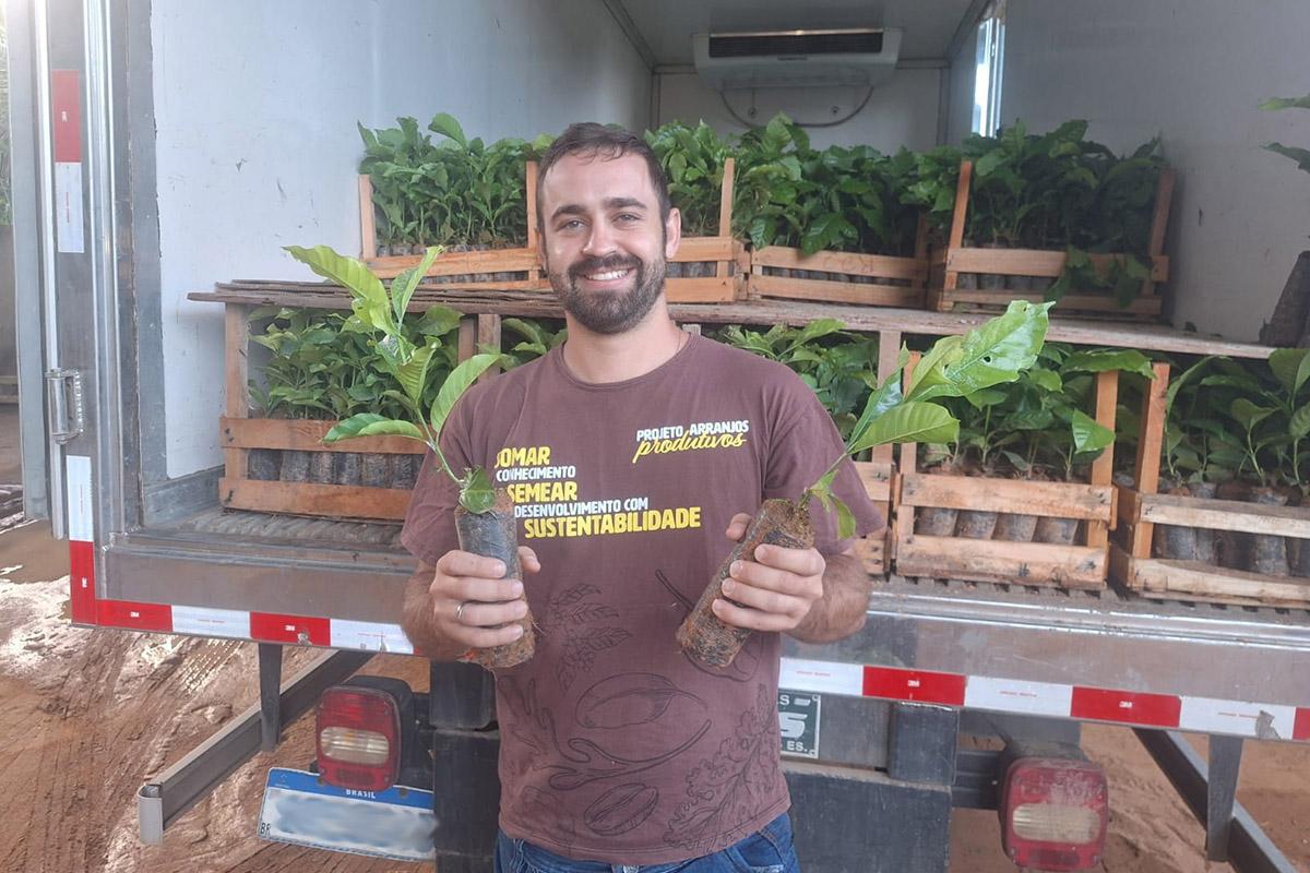 Caravana do Arranjos Produtivos entrega 161,5 mil mudas no norte