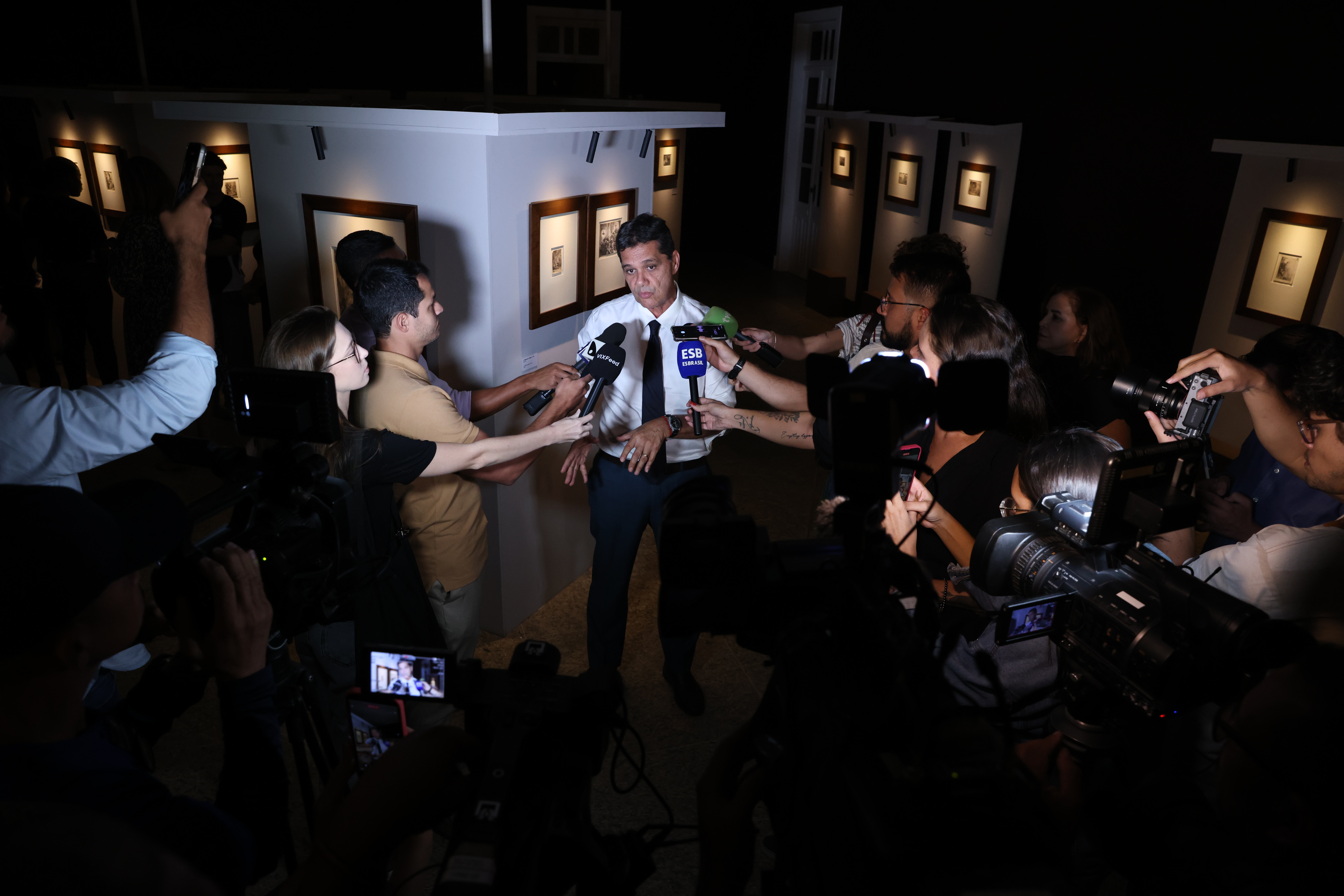 Governador anuncia prorrogação da exposição de Rembrandt no Palácio Anchieta