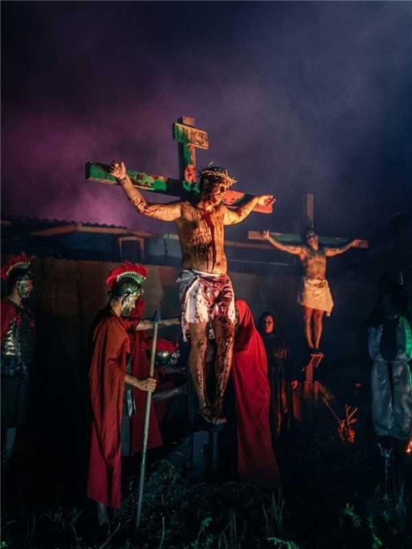 Paixão de Cristo: comunidade de Sagrada Família promove encenação especial