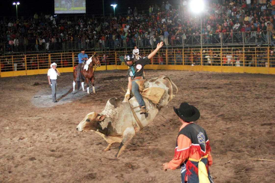 Festa do Clube do Cavalo irá movimentar Alfredo Chaves com shows, feira e rodeio