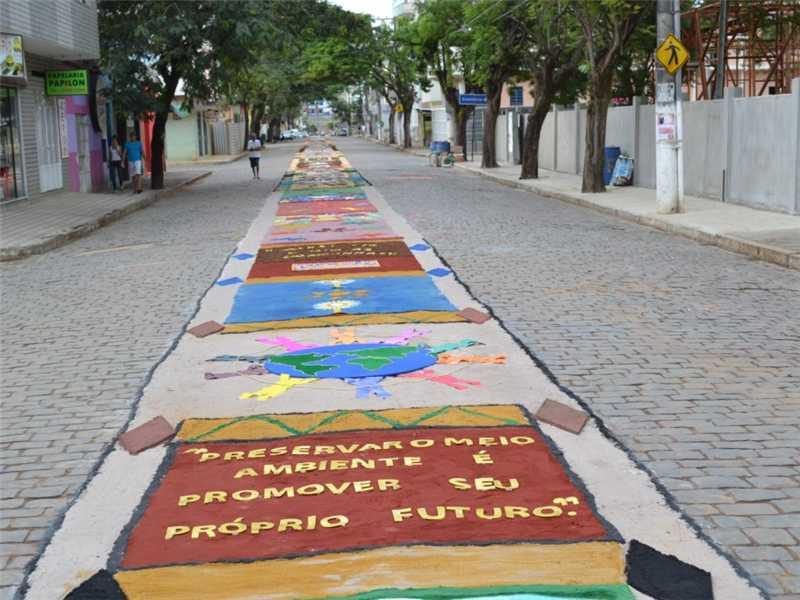 Avenida principal de Alfredo Chaves vai receber tapetes de Corpus Christi