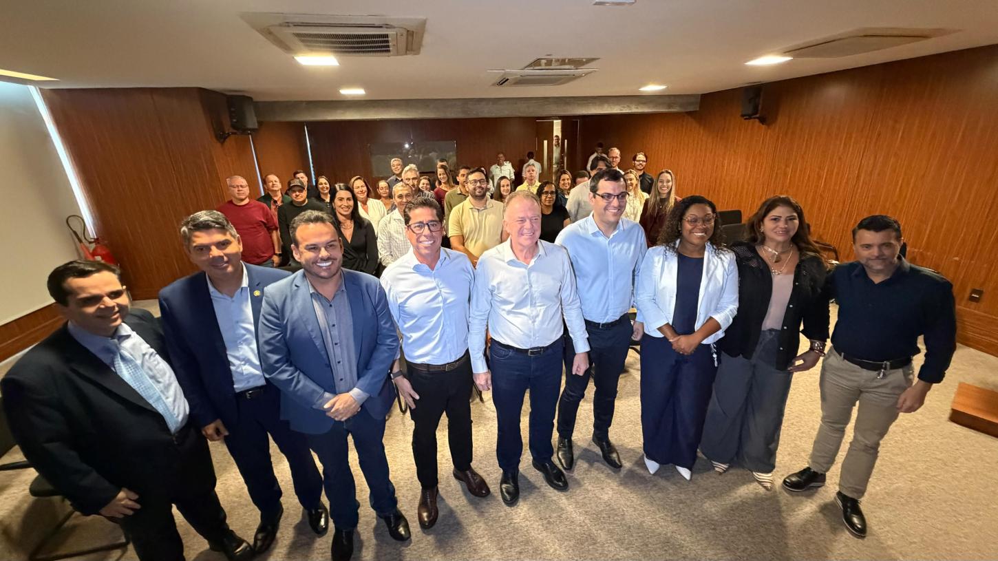 Marcelo Santos reúne pré-candidatos e projeta bancada de até oito deputados estaduais pela federação