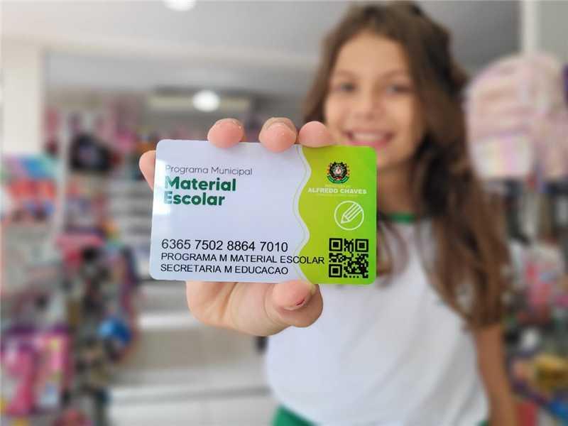 Prefeitura libera recarga extra de R$ 60 para compra de material escolar e uniforme
