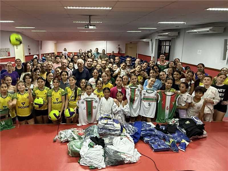 Projeto Campeões de Futuro recebe novos materiais esportivos em Alfredo Chaves