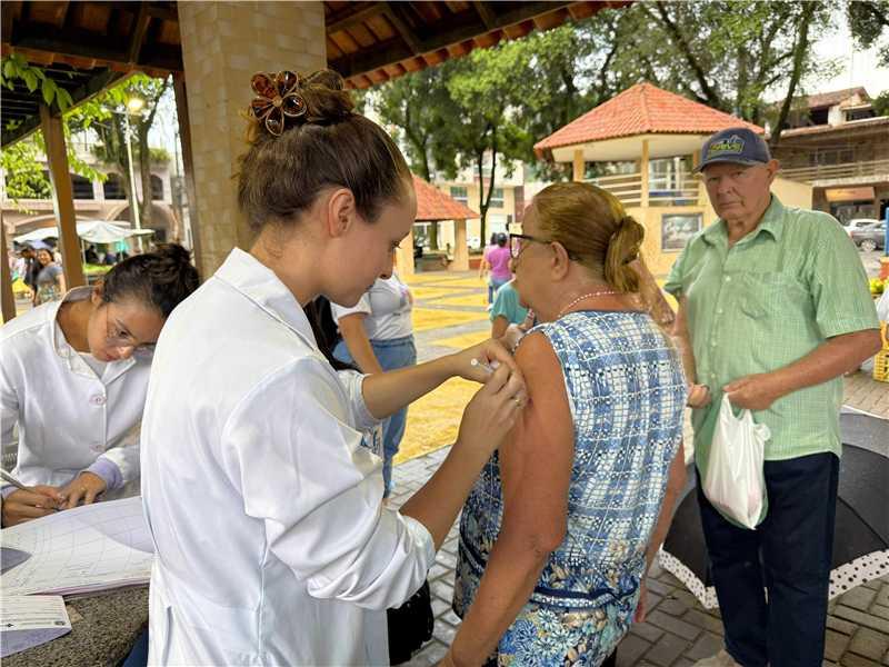 Vacina contra gripe disponível para maiores de 06 meses