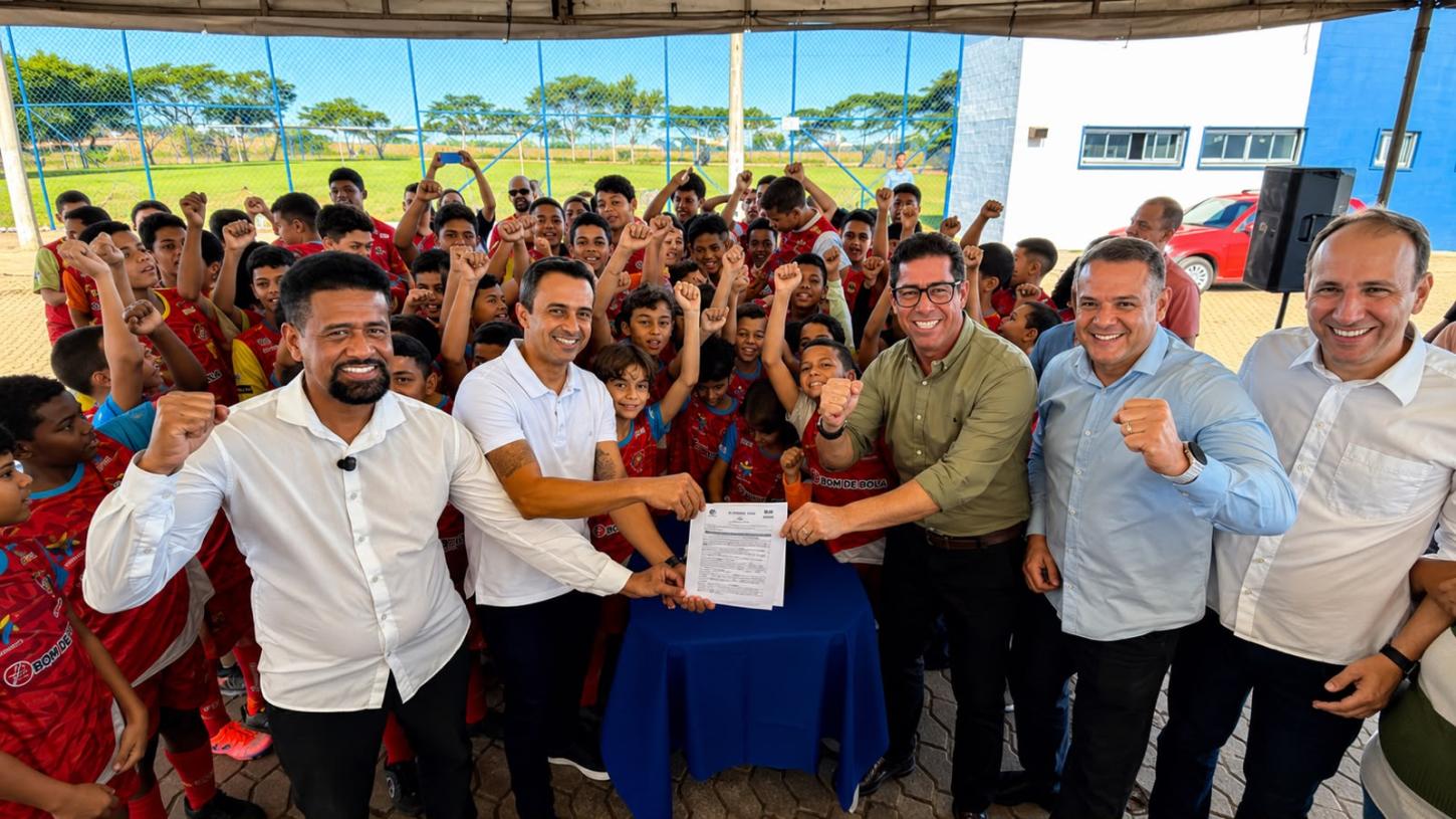 Em 11 cidades, Marcelo Santos inaugura e autoriza novos Campos Bom de Bola pelo Estado