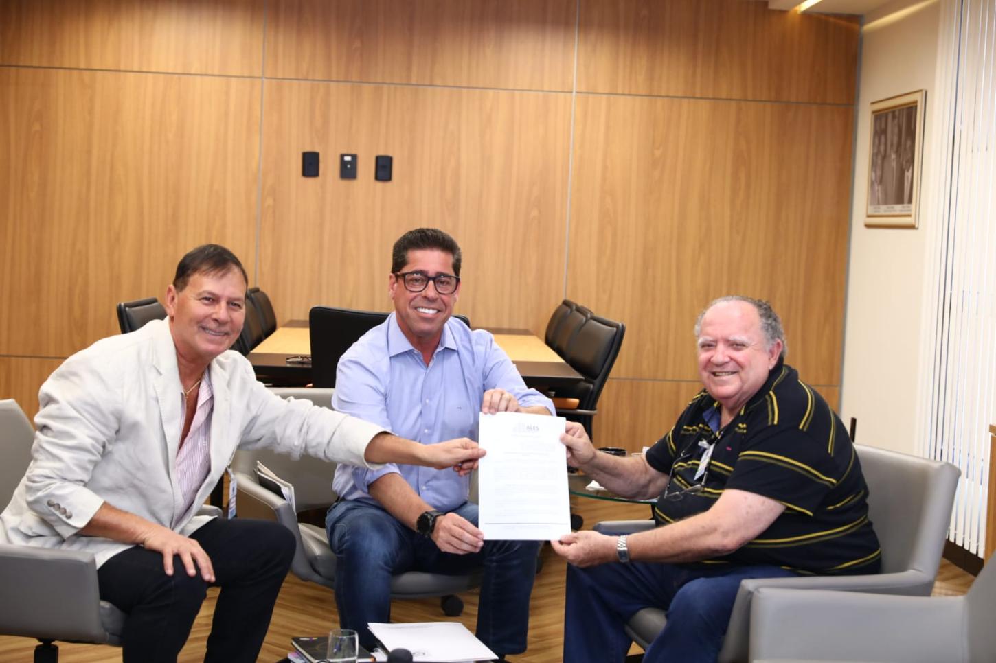 Assembleia Legislativa cria comenda para valorizar gastronomia capixaba e homenageia legado do chef Juarez Campos